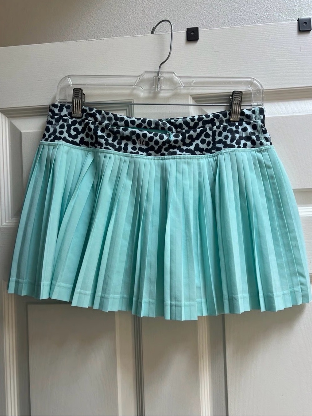 lululemon athletica Pleated Mint Green Mini Skirt with Black Spot Waistband